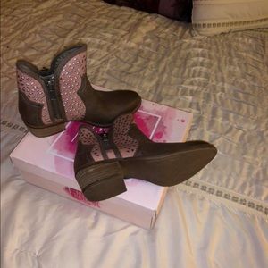 Not rated boots